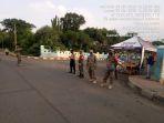 suasana-petugas-satpol-pp-jakarta-timur-lakukan-penjagaan-rutin-di-sepanjang-kbt.jpg