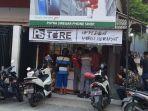 suasana-toko-penjualan-ponsel-baru-dan-bekas-ps-store-di-jalan-raya-condet.jpg
