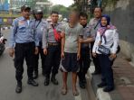 sudin-sosial-jakarta-selatan-menertibkan-dua-pmks-dan-odgj-di-kebayoran-lama_20181003_152403.jpg