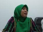 sugianti-43-guru-bahasa-indonesia-yang-mengajar-di-smpn-84-jakarta-utara.jpg
