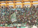 suporter-persebaya-surabaya-dan-psis-semarang-berhasil-masuk-stadion-moch-soebroto-magelang.jpg