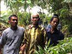 suraji-ayah-yasinta-bunga-saat-pemakaman-jenazah-minggu-2322020.jpg