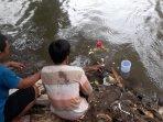 tabur-kembang-di-tepi-ciliwung.jpg