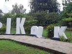 taman-piknik-tak-jauh-dari-jalan-raya-kalimalang.jpg