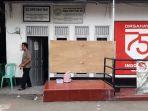 tampak-sekretariat-rw-07-kelurahan-cipinang-besar-utara-yang-kacanya-rusak-dipecah.jpg