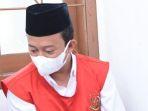 terdakwa-kasus-rudapaksa-13-santri-di-kota-bandung-herry-wirawan-saat-sidang-tuntutan.jpg
