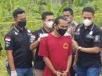 tersangka-us-42-yang-terlihat-kemayu-saat-merekonstruksi-perbuatan-kejinya-bersama-ds-20.jpg