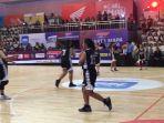 tim-basket-putri-sma-santa-ursula-melawan-sma-1-jakarta-di-final-honda-dbl-dki.jpg