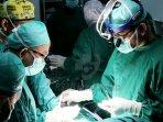 tim-dokter-operasi-bayi-kembar-rsab-harapan-kita.jpg