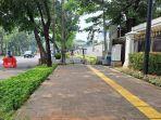 trotoar-di-depan-Kantor-Kedubes-AS-di-Jakarta-ditutup-kawat-berduri.jpg