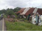truk-minyak-sawit-tabrak-rumah-di-desa-pulau-semambu.jpg