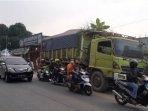 truk-tanah-pohon-pisang.jpg
