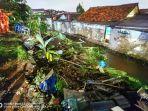 turap-sepanjang-25-meter-dekat-rumah-warga-di-rw-04-srengseng-sawah-longsor.jpg