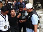 unit-jatanras-dari-satreskrim-polres-metro-jakarta-utara-meringkus-pria-berinisial-hl.jpg
