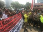 unjuk-rasa-mahasiswa_20180801_001149.jpg