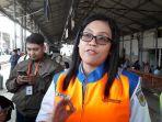vp-corporate-communications-pt-kereta-commuter-indonesia-anne-purba-di-stasiun-jatinegara.jpg