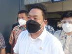 wakil-ketua-komisi-ix-dpr-charles-honoris-saat-meninjau-vaksinasi-booster-di-gkii-jembatan-dua.jpg