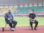 wali-kota-bekasi-rahmat-effendi-dan-pj-bupati-bekasi-dani-ramdan-di-stadion-patriot.jpg
