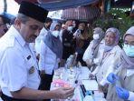 wali-kota-jakarta-timur-m-anwar-dan-bpom-dki-jakarta-pengawasan-makanan-takjil-di-pasar-rawamangun.jpg