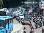 warga-beraktivitas-di-kawasan-harmoni.jpg