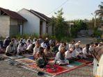 warga-cgv-bojonggede-gelar-salat-iduladha.jpg