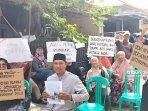 warga-protes-proyek-tower-provider-di-permukiman-mereka.jpg