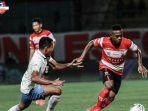 winger-madura-united-david-laly-kanan-di-stadion-gelora-ratu-pamelingan.jpg