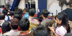 Peraih Medali Emas Ini Pun Ikutan Antre, Demi Mendapatkan Suvenir Asian Games 2018