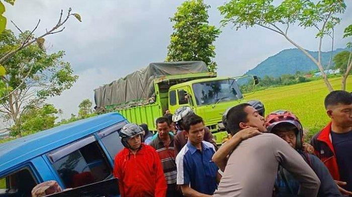 Rombongan Artis Kerinci Kecelakaan, Mobil Tabrak Pohon, 8 Orang Terluka Dilarikan ke Rumah Sakit