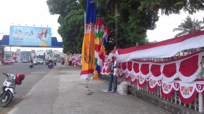 Kisah Penjual Bendera Musiman, 15 Tahun Armen Jualan di Jambi