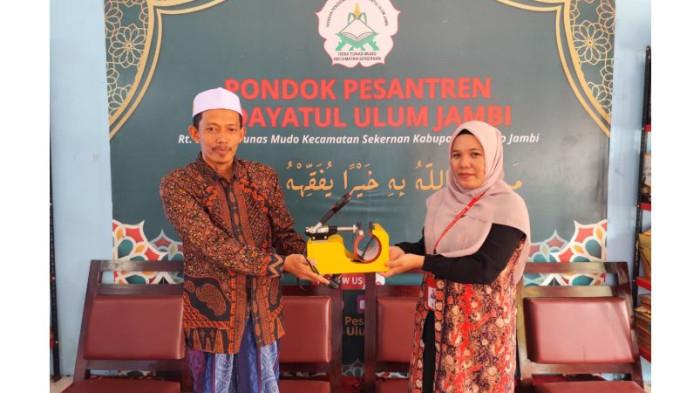 Santri Pondok Pesantren Bidayatul Ulum mengikuti  pelatihan “Membangun kemandirian Ekonomi Santri melalui sablon digital dan digital marketing”, yang dilaksanakan di aula pesantren dengan antusiasme tinggi dari para santri putra dan putri.