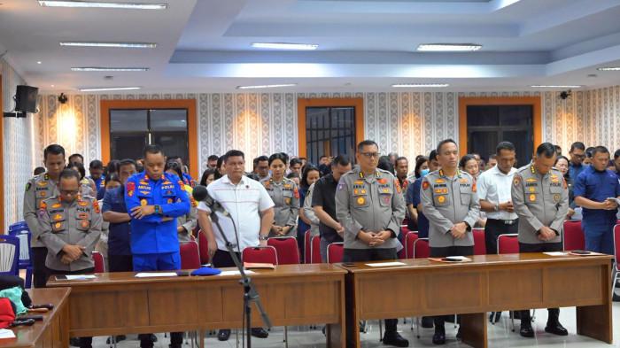 Polda Jambi melaksanakan kegiatan pembinaan rohani bagi personelkristiani secara serentak di lingkungan Mapolda Jambi, Kamis (06/11/2025)