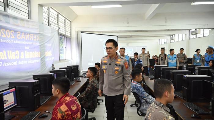 Kapolda Jambi Irjen Pol. Krisno H. Siregar, meninjau langsung pelaksanaan Tes Akademik Taruna dan Taruni Akademi Kepolisian (Akpol) Tahun Anggaran 2026 yang digelar di Kampus Unama Tehok, Kota Jambi, Kamis (7/5/2026).