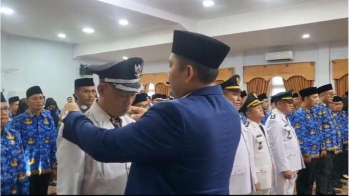 PELANTIKAN - Bupati Merangin, M Syukur melantik 80 pejabat eselon III dan IV di Aula Rumah Dinas Bupati Merangin pada Kamis (7/5/2026). Pejabat yang dilantik meliputi camat, Sekretaris Organisasi Perangkat Daerah (OPD), Kepala Bagian (Kabag), Kepala Bidang (Kabid) hingga Kasubbag dan Kasi.