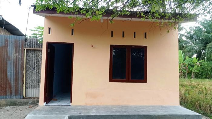 Perkebunan Nusantara PTPN III (Persero) melalui subholding PTPN IV PalmCo menyalurkan bantuan bedah rumah dan pembangunan jamban sehat yang menjadi bagian dari upaya pencegahan stunting.