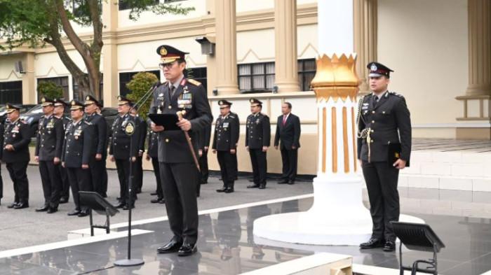 Kapolda Jambi Irjen Pol. Krisno H Siregar pimpin Upacara Peringatan Hari Pahlawan Tahun 2025 di Lapangan Hitam Mapolda Jambi, Senin (10/11/2025).