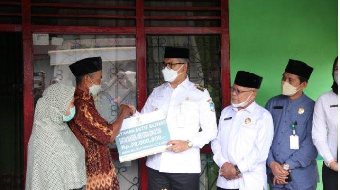 Fasha Serahkan Bantuan Bagi Mahasiswa Asal Kota Jambi Korban Gempa Turki