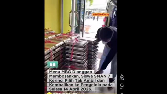 DITOLAK - Satu SMAN di Kabupaten Kerinci, Jambi menolak ratusan ompreng berisi MBG pada Selasa (14/4/2026). Pihak sekolah beralasan, siswa tidak mau mengambil MBG yang disediakan.