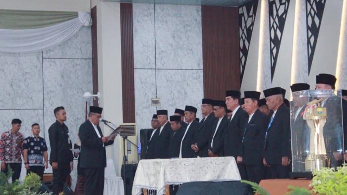 Wakil Gubernur Jambi, Abdullah Sani melantik Dewan Hakim MTQ Ke-54 Tingkat Provinsi Jambi 2025, di Aula Utama Kantor Bupati Kabupaten Muaro Jambi, Jumat (14/11/2025) malam.