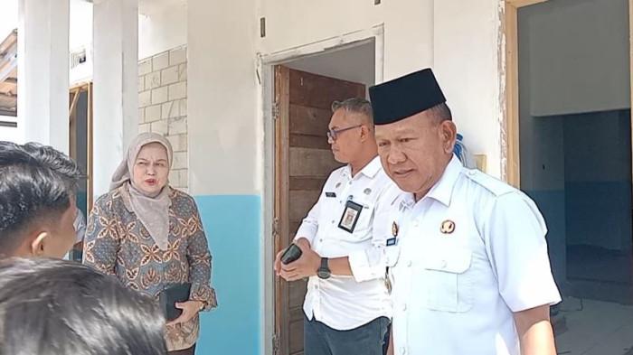 Wakil Bupati Kabupaten Merangin H Abdul Khafidh dan Asisten I Setda Merangin Sukoso mendampingi Anggota Dewan Perwakilan Daerah (DPD) RI Dapil Jambi Elviana meninjau secara langsung di lokasi dapur terkait progres pembangunan dapur SPPG MBG.