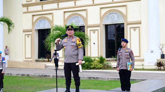 Wakapolda Jambi, Brigjen Pol. B Ali, memberikan arahan di Polresta Jambi dan Polres Tanjung Jabung Timur pada Jumat (13/2/2026).