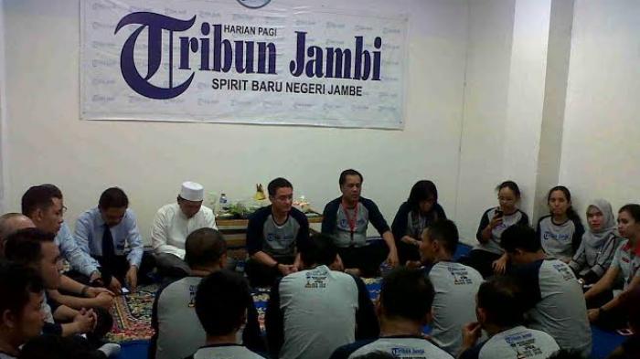 Gubernur Jambi Zumi Zola Hadiri HUT Tribun Jambi