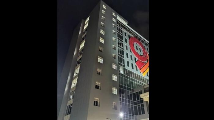 Gedung Mahligai milik Bank Jambi yang berlokasi di Telanaipura, Kota Jambi. 100 ribu dari 250 ribu nasabah Bank Jambi  harus melakukan penggantian kartu ATM pasca serangan siber yang dialami jaringan Bank Jmabi pada 22 Februari 2026.