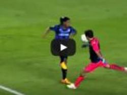 VIDEO: Gol Ronaldinho ini Bikin Netizen Berdebat, Sah Atau Tidak?