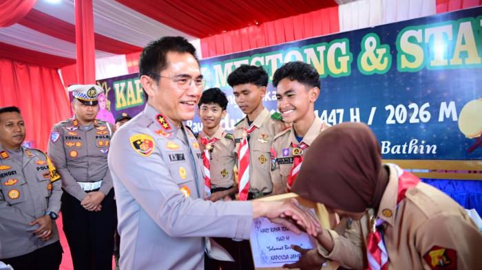 Pastikan kelancaran arus mudik Hari Raya Idul Fitri 1447 H/2026, Kapolda Jambi Irjen Pol. Krisno H Siregar turun langsung melakukan pengecekan di sejumlah jalur strategis, mulai dari ruas Tol Jambi–Palembang hingga Pos Pelayanan di kawasan Mestong, Kabupaten Muaro Jambi pada Selasa, (17/03/2026)