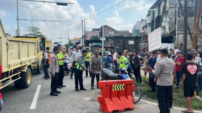 KECELAKAAN -Seorang wanita tewas dalam kecelakaan di kawasan Alam Barajo, Kota Jambi, tepatnya di depan Terminal Alam Barajo Kota Jambi, Rabu (20/5/2026).