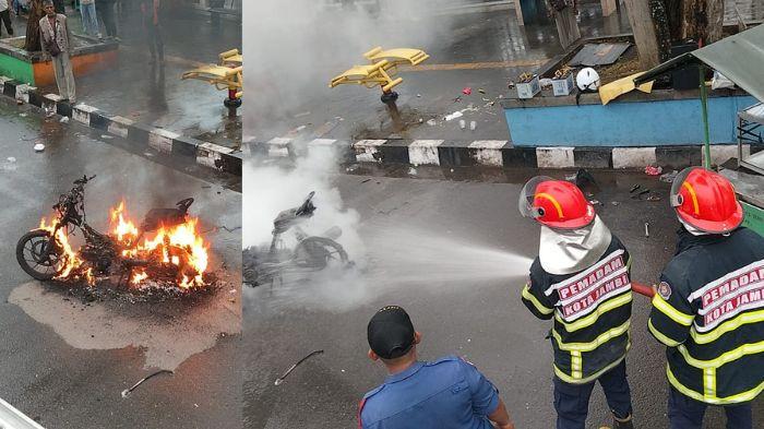 Motor warga Riau terbakar di Kota Jambi