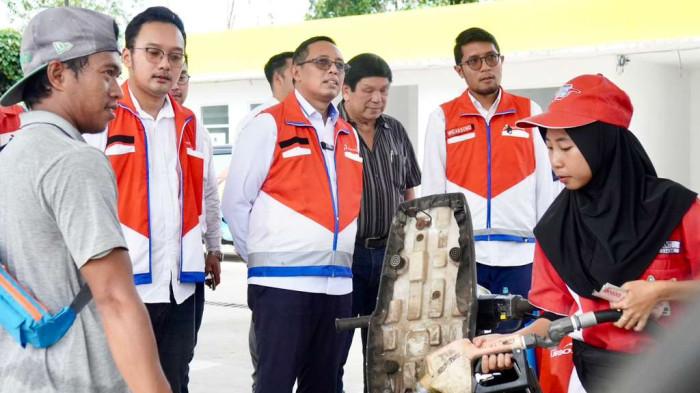 Dewan Komisaris PT Pertamina (Persero) bersama Tim Sales Area Belitung Pertamina Patra Niaga Regional Sumatera Bagian Selatan (Sumbagsel) melakukan pemantauan ke Stasiun Pengisian Bahan Bakar Umum (SPBU) 24.334.164 di Belitung pada Senin (20/10/2025).