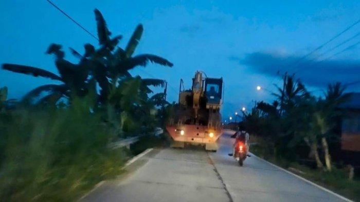 Longsor di Kerinci, Pemkab Turunkan Satu Unit Alat Berat Buka Jalan Bersihkan Material Longsor
