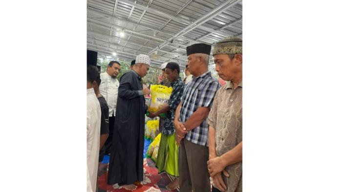 PT Perkebunan Nusantara (PTPN) IV Regional IV Jambi safari Ramadhan  dan memberikan 40 karung beras ke fakir miskin di Kebun Bukit Kausar kecamatan Merlung kabupaten Tanjab Barat, provinsi Jambi, pada Senin (23/2/2026).
